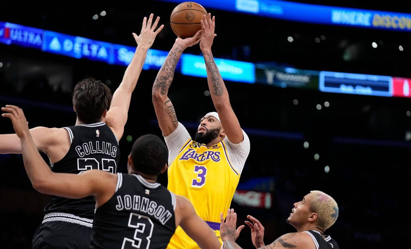 爱游戏APP-关于里程碑夜达拉斯独行侠篮板制胜；NBA常规赛今晚刷纪录；引发热议；控场能力受关注的信息