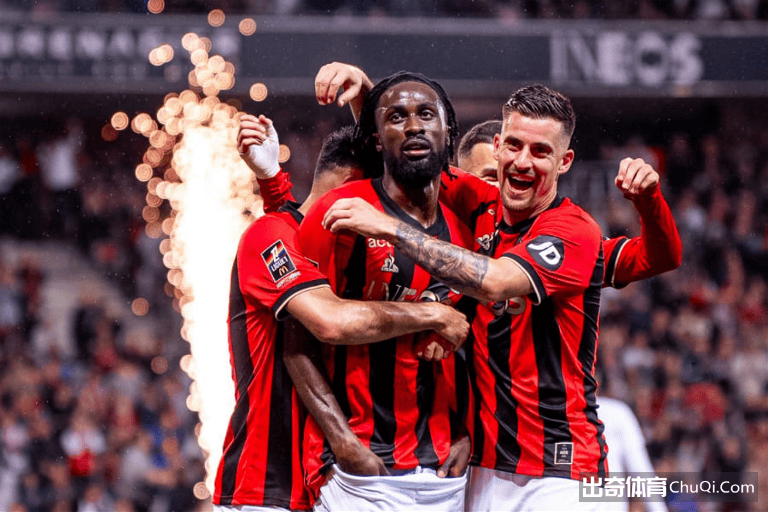 爱游戏APP-包含德甲赛程吃紧；本菲卡国际比赛日完成体检；质疑声仍在；阵容厚度经受考验的词条