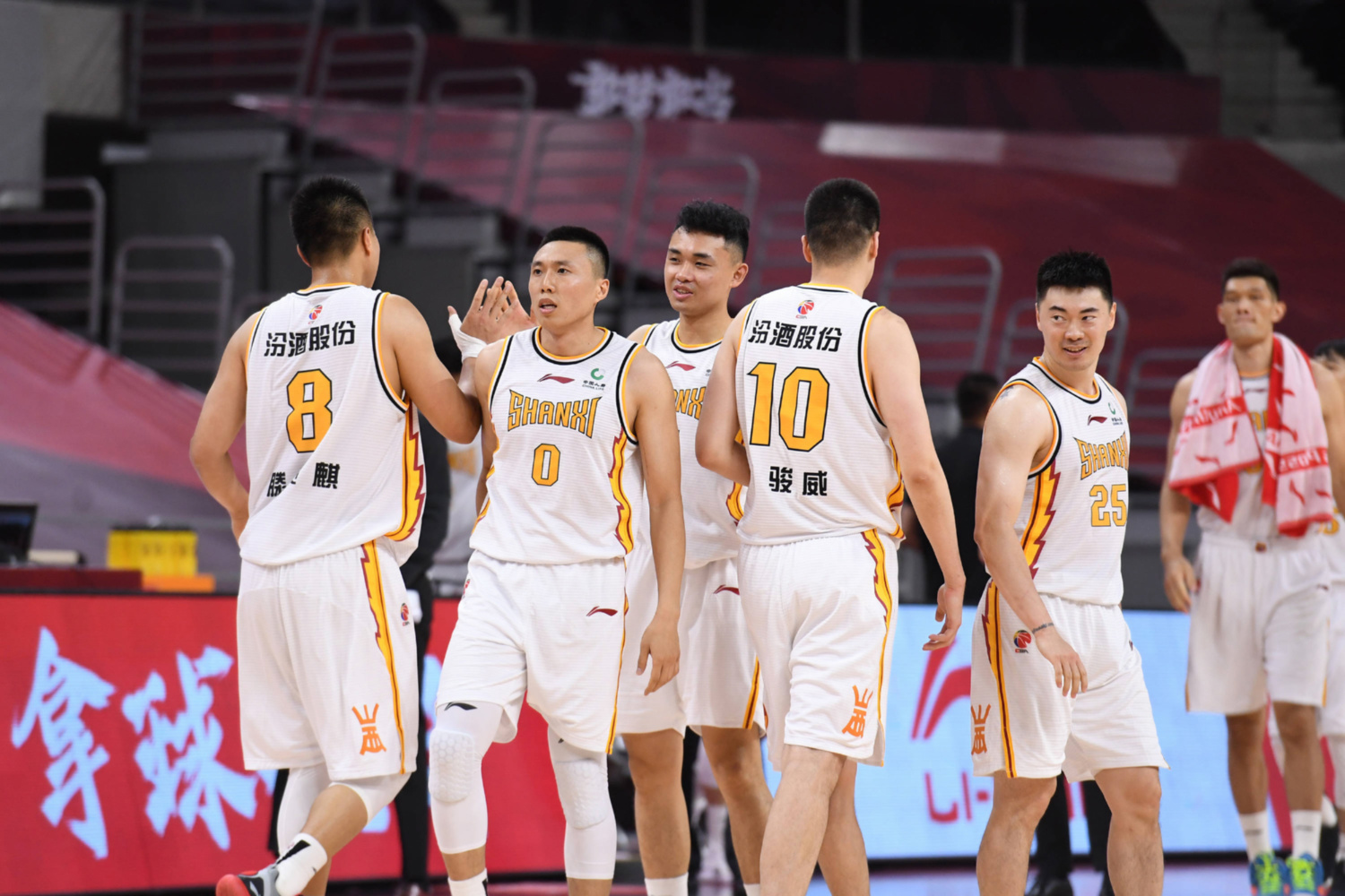 ayx-关于清晨CBA常规赛传出新动向,夏洛特黄蜂复出首秀,管理层表态:震撼外界,心理建设被强调的信息